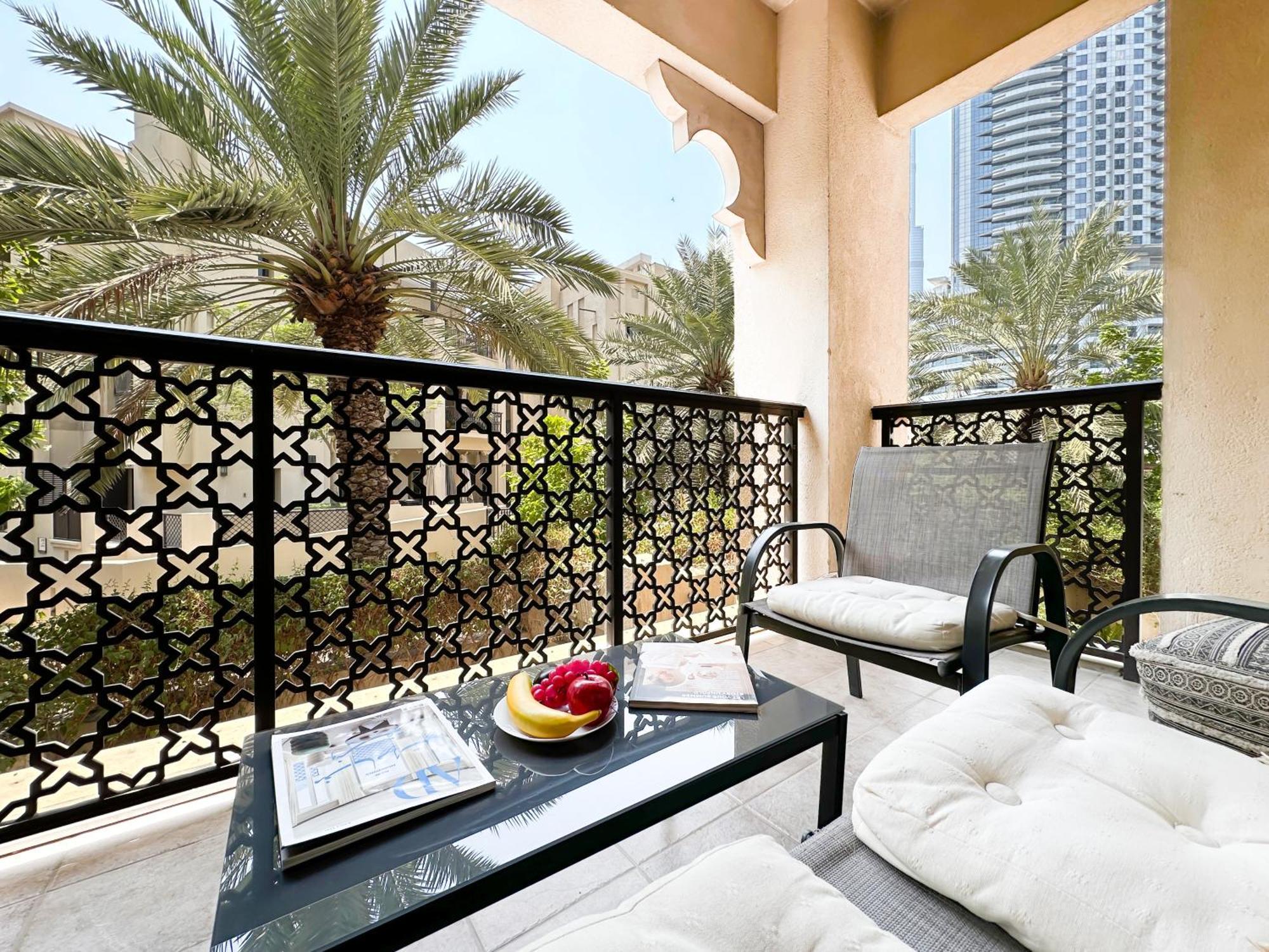 Апартаменти Trophy 2Br Aladdin Estate W Burj Khalifa View Дубай Екстер'єр фото